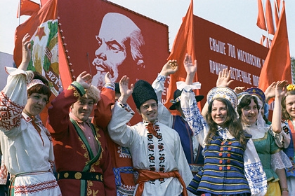 Описаны типичные черты представителя советского народа