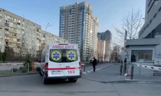 В Киеве 20 машин «скорой» застряли в очереди, чтобы сдать ковидных пациентов в больницу