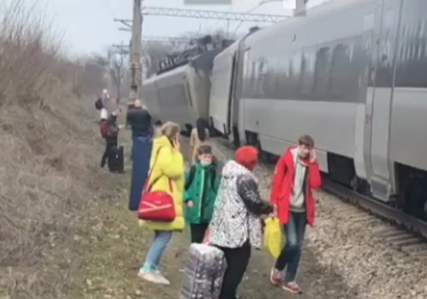 Сошел с рельсов пассажирский поезд Киев — Запорожье 