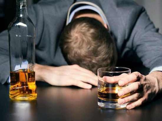 Нарколог объяснил, как просто определить, стал ли пьющий человек алкоголиком