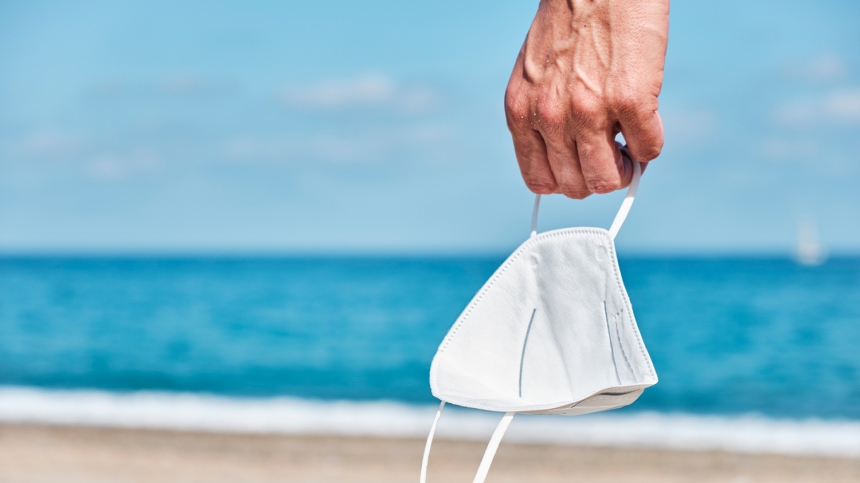 В Испании ввели обязательное ношение медицинских масок даже на пляжах