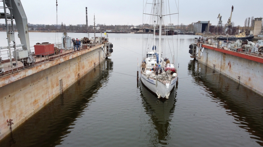 В Николаев на ремонт зашла 60-летняя яхта, построенная для полярных экспедиций. ФОТО