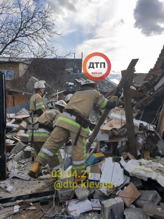В Киеве взрыв газа: частично разрушены два частных дома