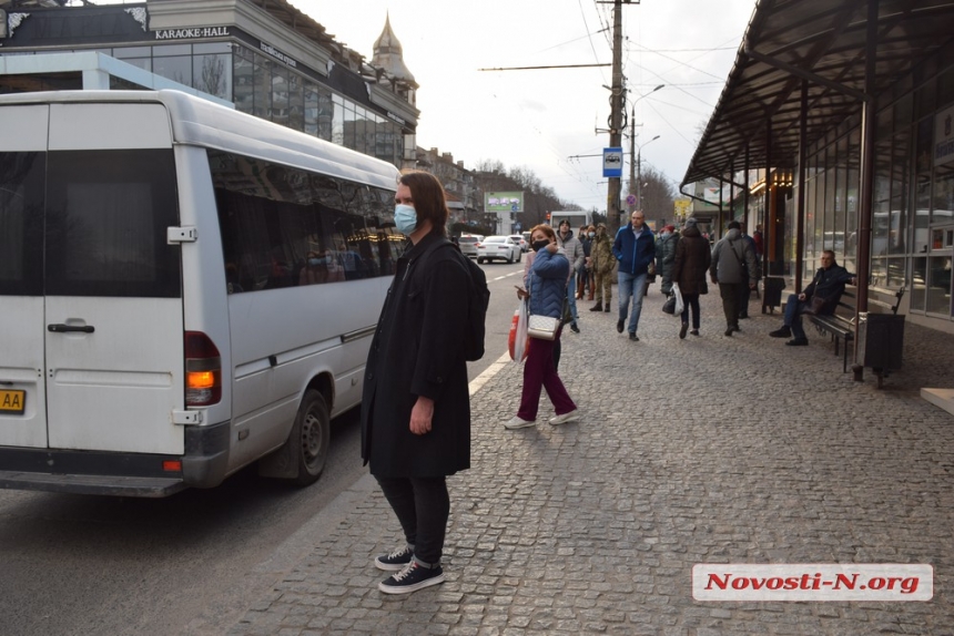 «Транспортный локдаун»: николаевцы «штурмуют» троллейбусы и маршрутки   