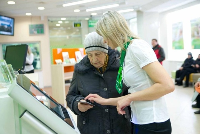 «Укрпочта» прекратит доставку пенсий и соцвыплат: пенсионерам нужно открыть счет в банке