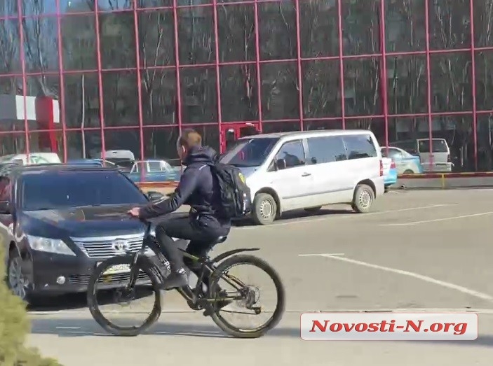 Локдаун в Николаеве: вход в маршрутки только по пропускам, многие пересели на личный транспорт