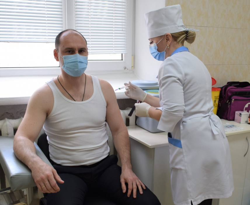 Заместители главы Николаевской ОГА вакцинировались от COVID-19