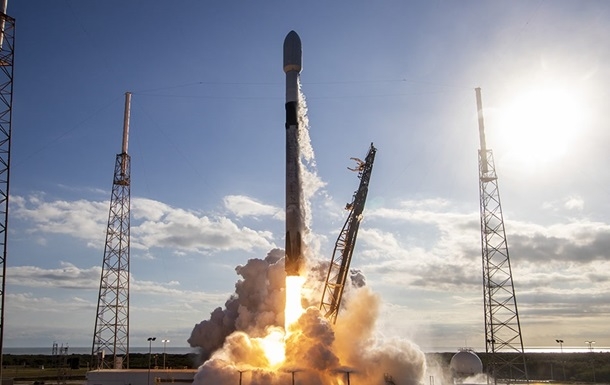 SpaceX запустила очередную партию спутников Starlink. ВИДЕО