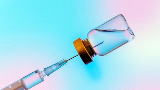 Две дозы вакцины от коронавируса получили только пять украинцев
