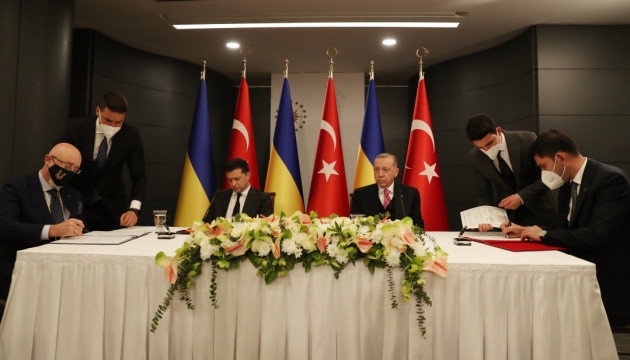 Зеленский и Эрдоган подписали договор о строительстве жилья для крымских татар в Николаеве