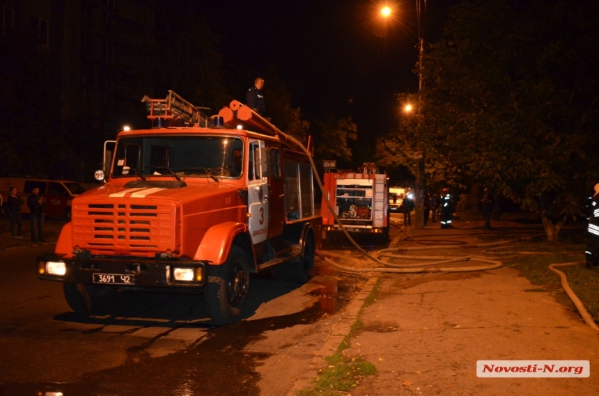 Николаевские спасатели пять раз тушили пожары в жилых домах и спасли неосторожного курильщика