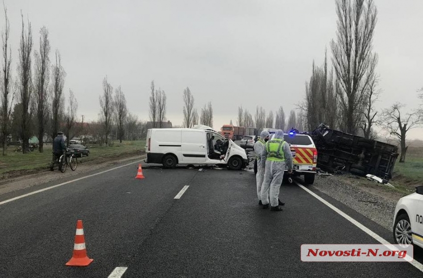 Под Николаевом «Фиат» с 6 трупами в салоне перевернул «Фотон» «Укрпочты»: погиб водитель 