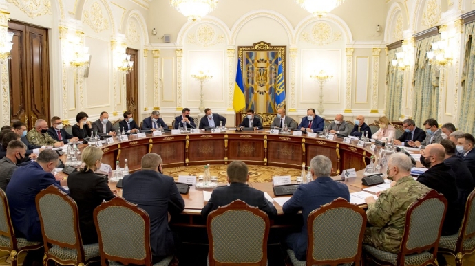 В Украине ввели санкции против 13 граждан