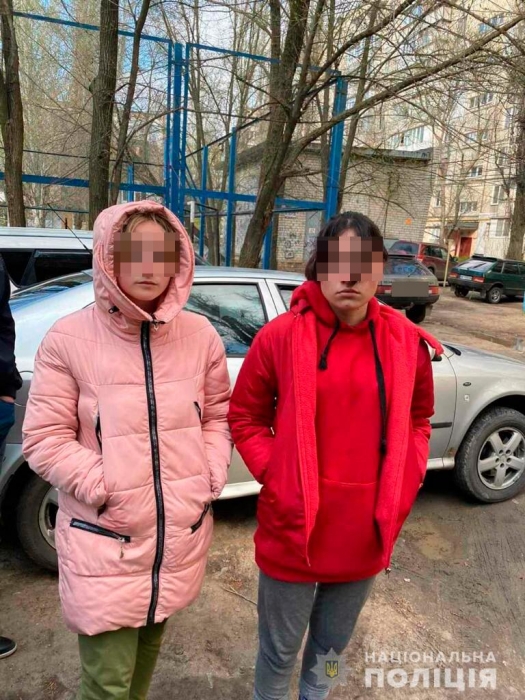 В Николаеве полицейские разыскали двух старшеклассниц, которые сбежали из школы-интерната