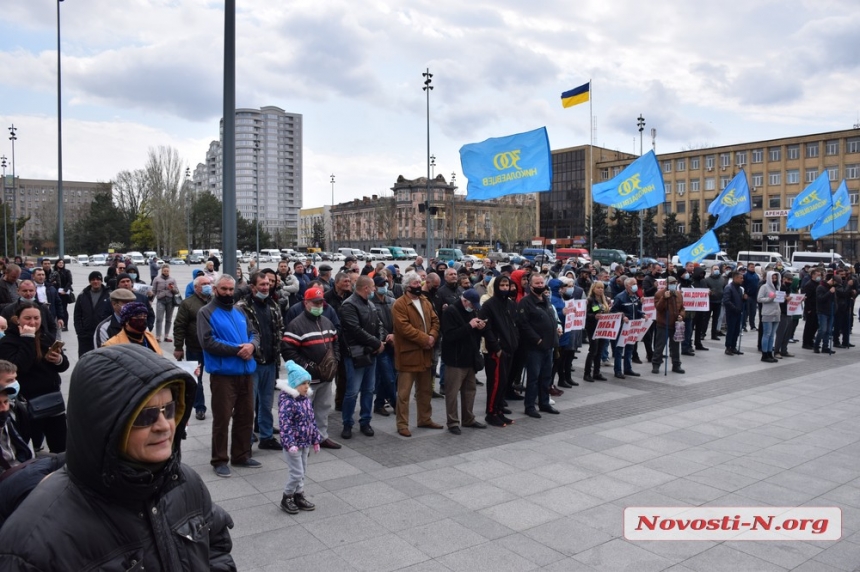 Как николаевские предприниматели и перевозчики к мэру Сенкевичу «прорывались». ФОТОРЕПОРТАЖ