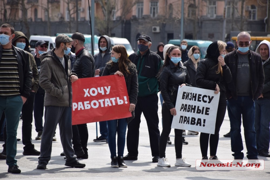 Как николаевские предприниматели и перевозчики к мэру Сенкевичу «прорывались». ФОТОРЕПОРТАЖ