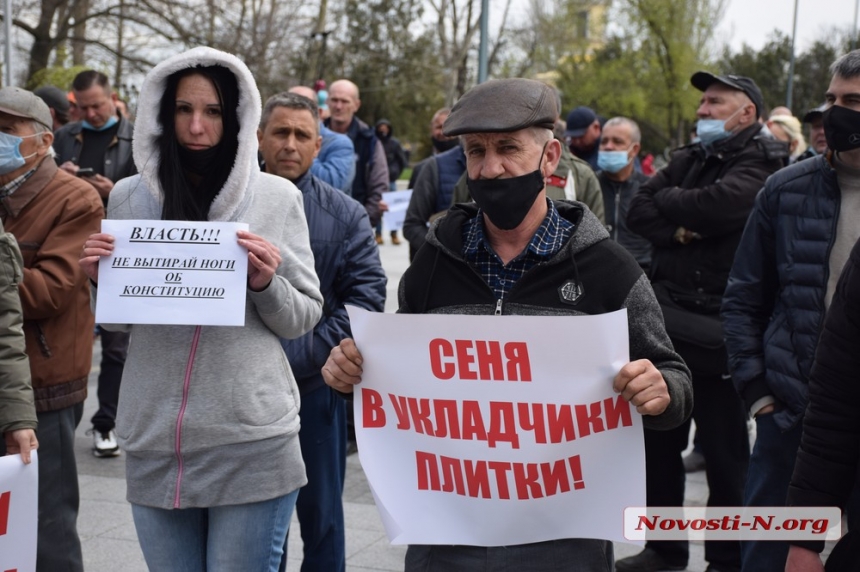 Как николаевские предприниматели и перевозчики к мэру Сенкевичу «прорывались». ФОТОРЕПОРТАЖ