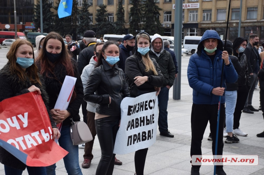 Как николаевские предприниматели и перевозчики к мэру Сенкевичу «прорывались». ФОТОРЕПОРТАЖ