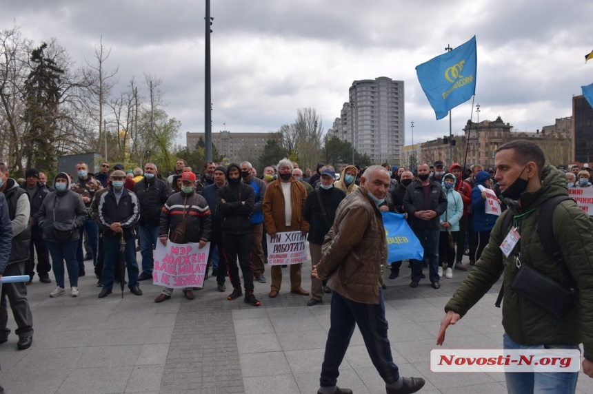 Как николаевские предприниматели и перевозчики к мэру Сенкевичу «прорывались». ФОТОРЕПОРТАЖ