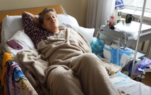 В Киеве женщину парализовало после прививки от коронавируса. ВИДЕО