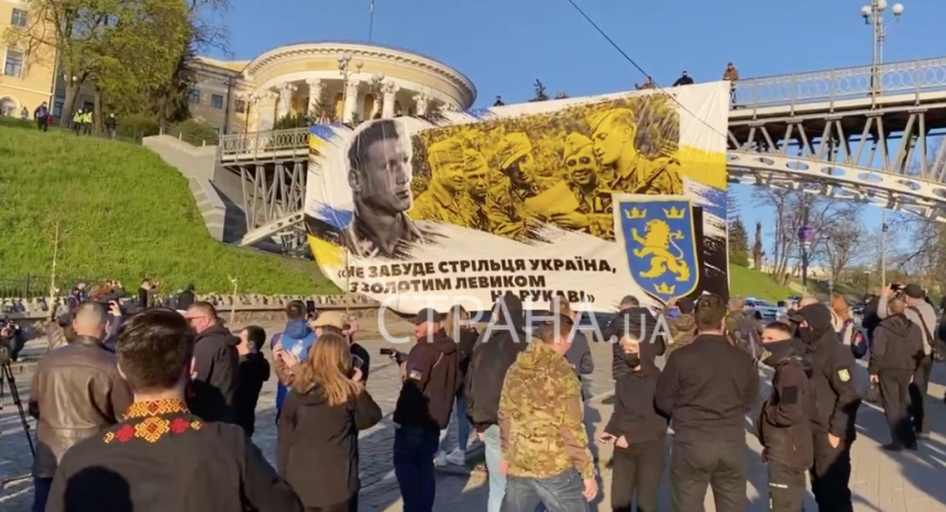 В Киеве впервые проходит марш в честь дивизии СС «Галичина». ВИДЕО
