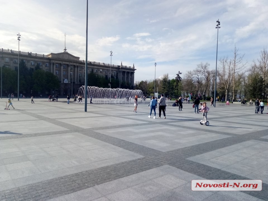 В Николаеве заработал арочный фонтан на Серой площади