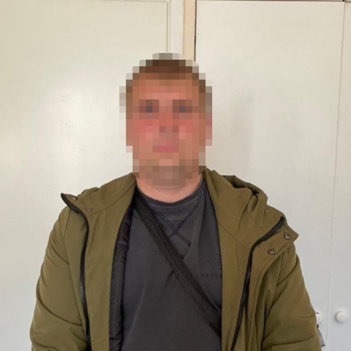 В Киеве полицейский ограбил мужчину