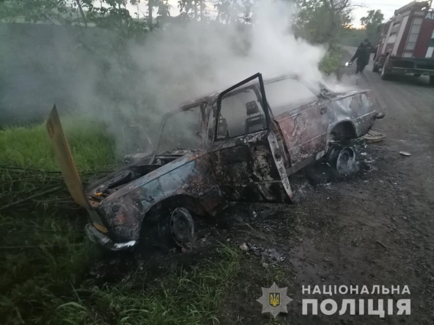 В Николаевской области неизвестные угнали ВАЗ: когда авто загорелось, его бросили на обочине