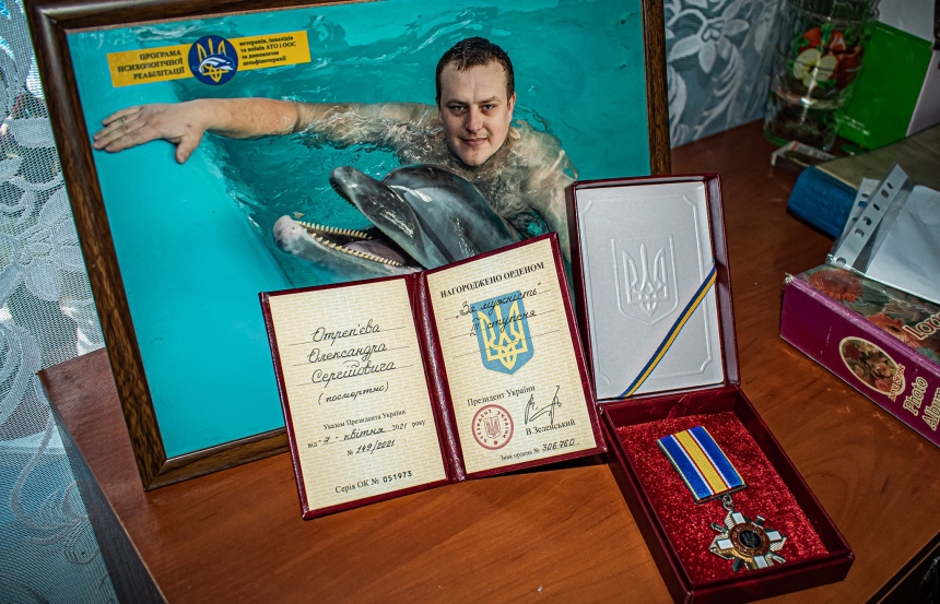 В Николаевской области матери погибшего морпеха вручили орден «За мужество»