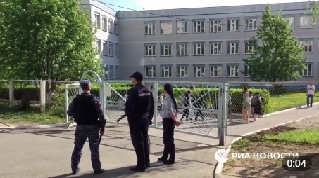 Бойня в Казани: ученики вернулись к учебе в другой школе