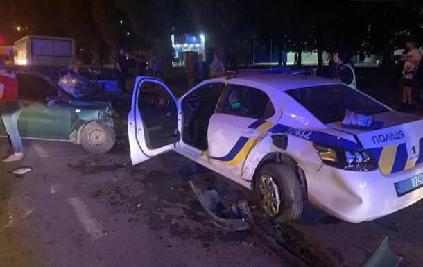 В Полтаве в машину полиции врезался пьяный водитель: пострадали два правоохранителя