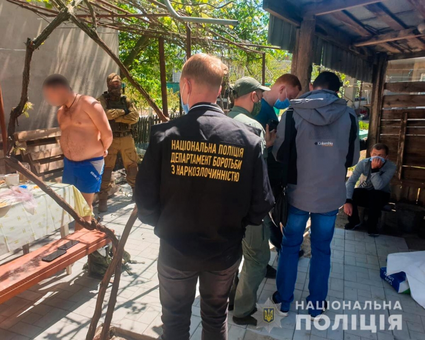 В Николаеве отправили в СИЗО наркодилеров из Херсона, распространявших опий и метадон   