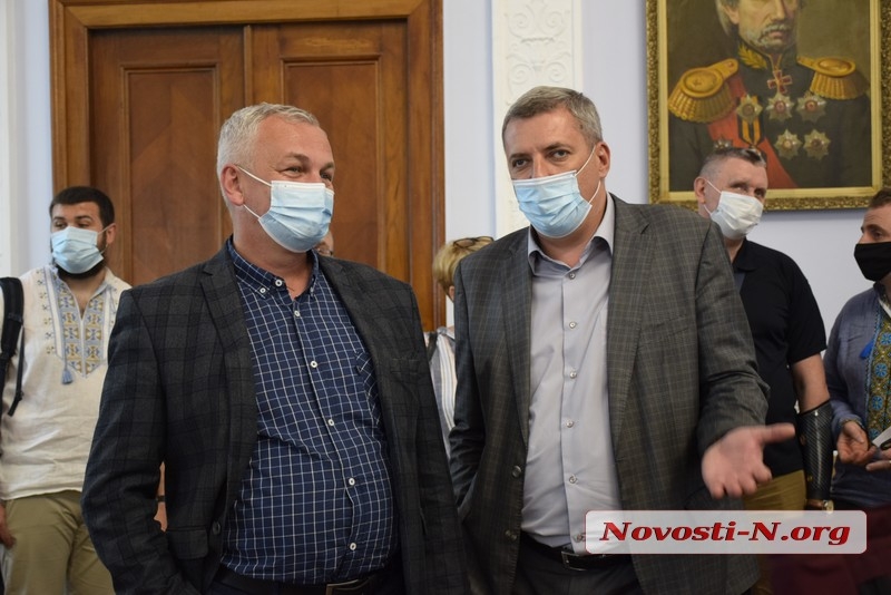 Сессия Николаевского горсовета: депутаты в честь Дня вышиванки явились в национальных нарядах