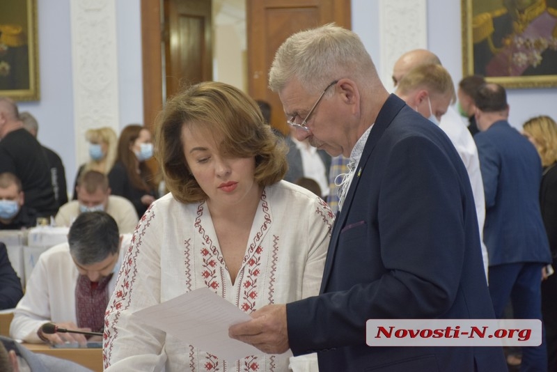 Сессия Николаевского горсовета: депутаты в честь Дня вышиванки явились в национальных нарядах