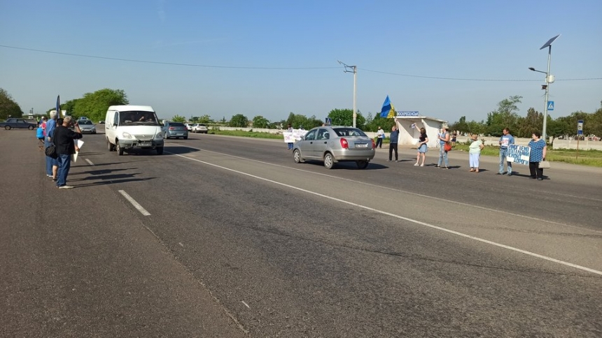 В Николаевской области жители перекрыли трассу Н-11: требовали ремонта дороги