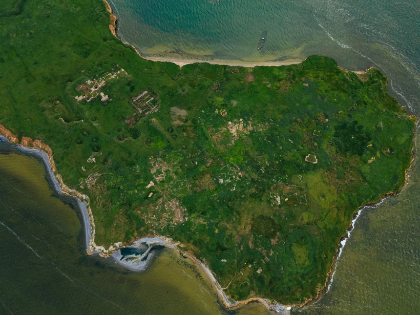 В сети появились зрелищные фото острова Березань с высоты птичьего полета   
