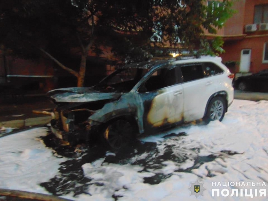 Поджог кроссовера в Николаеве: полиция ищет свидетелей