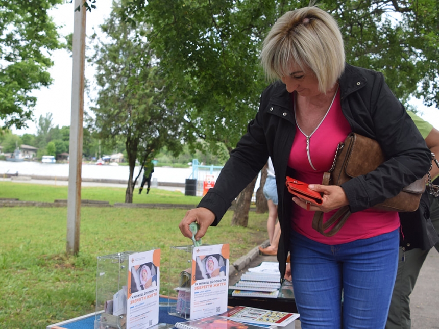 В Николаеве спасатели провели благотворительную акцию - собирали деньги на лечение девочки