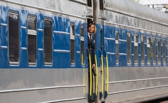 Укрзализныця запускает дополнительные поезда к морю: список