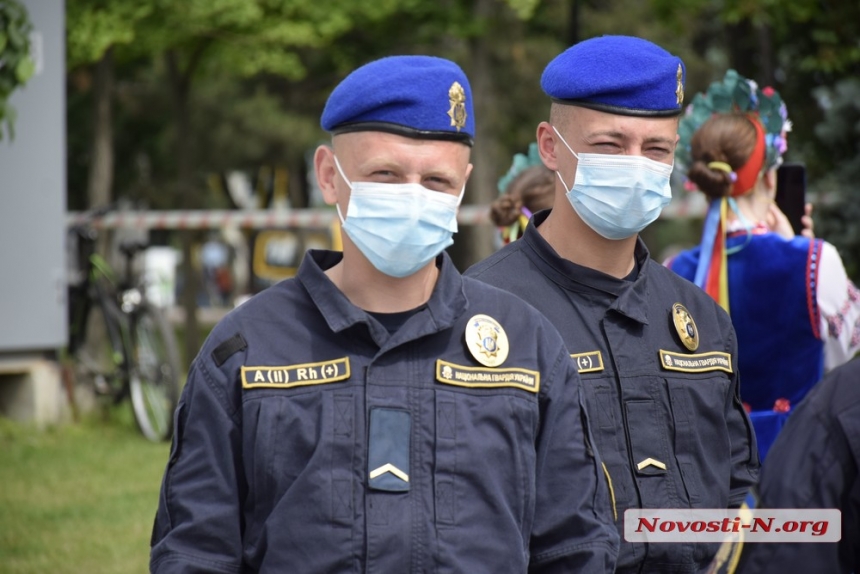 Как в Николаеве 1000 человек гимн Украины исполняли. ФОТОРЕПОРТАЖ