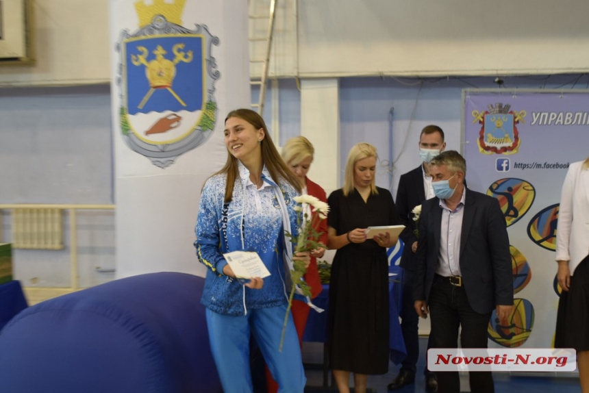 Лучшим спортсменам Николаева вручили стипендии. ФОТОРЕПОРТАЖ