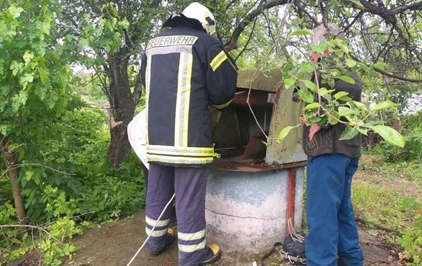 В Черкасской области женщина насмотрелась новостей и спряталась в колодец