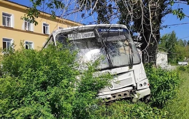 В России автобус сбил более 20 человек на остановке: 6 погибших