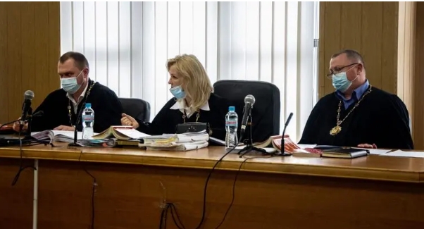 Двое судей, которые принимали решение по делу Стерненко, подали в отставку