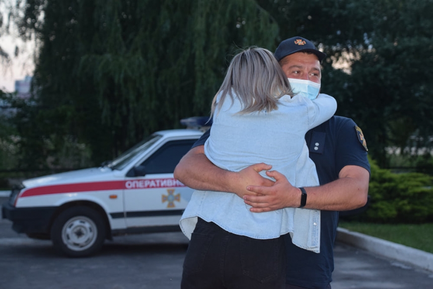 Николаевские спасатели помогли восстановить разрушенные дома на Донбассе