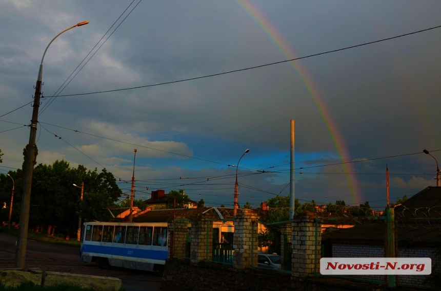 «Обратная сторона» дождя: николаевцы любовались радугой. ФОТО