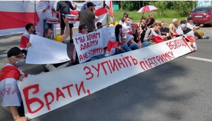 Белорусы заблокировали движение на украинской границе