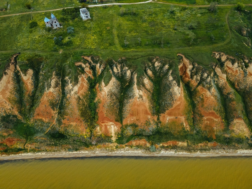 В сети появились зрелищные фото пейзажей Очаковского района с высоты птичьего полета
