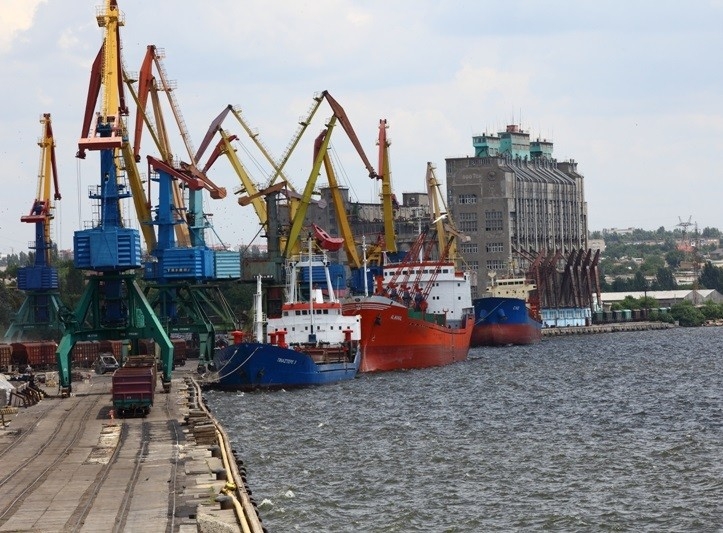 В портах Николаева и Одессы ограничили работу с зерновыми из-за погоды