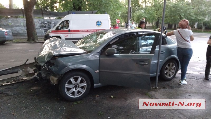 «Форд» разбил 18 машин и пострадавшая пассажирка: все аварии в Николаеве в понедельник